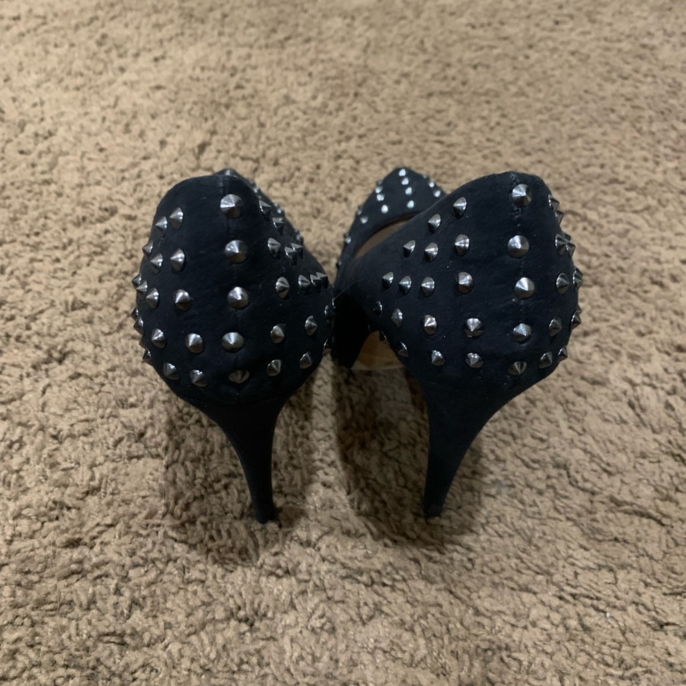 Black heels - Picture 4 of 4
